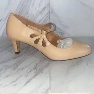 Mary Jane kitten heels